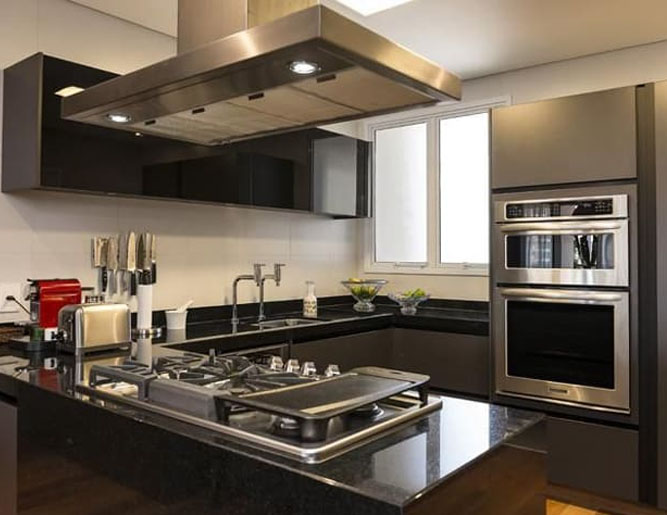 Ambiente residencial com eletrodomésticos instalados